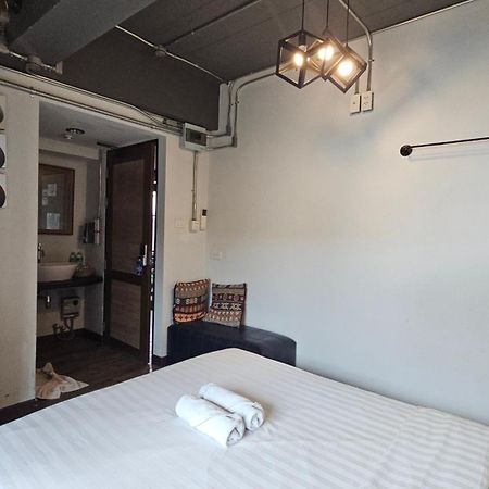 33 Poshtel (Adults Only) Hotel Chiang Mai Luaran gambar