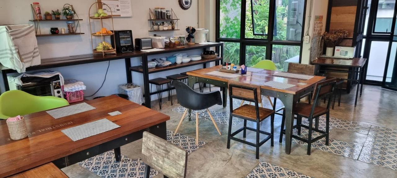 33 Poshtel (Adults Only) Hotel Chiang Mai Luaran gambar
